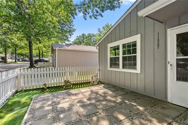 11327 W 77TH TER, Overland Park, KS 66214