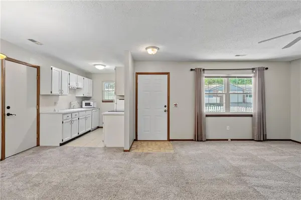 11327 W 77TH TER, Overland Park, KS 66214