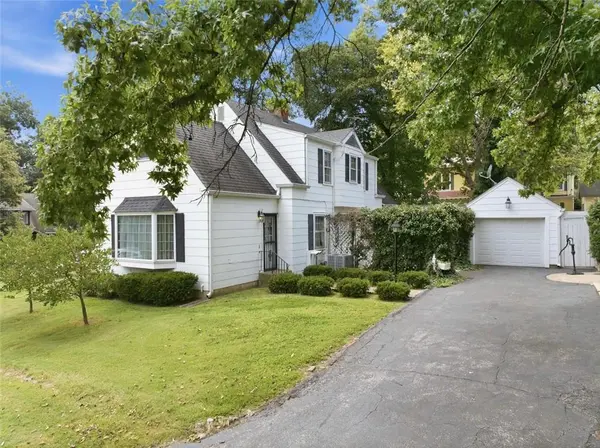 1204 E Walnut ST, Harrisonville, MO 64701