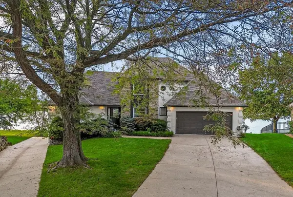 5024 SW Kingfisher DR, Lee's Summit, MO 64082