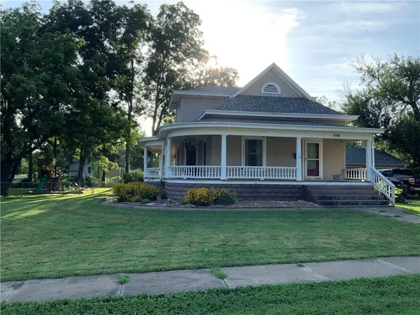 409 S Green ST, Yates Center, KS 66783