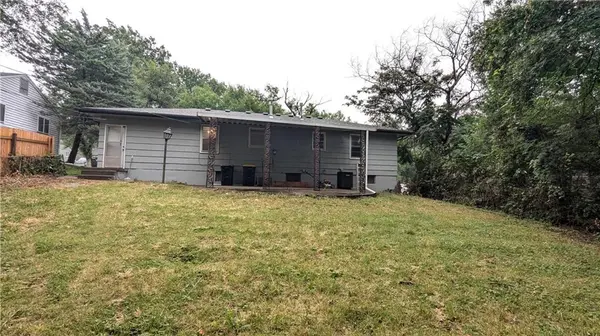 8618 Winchester AVE, Kansas City, MO 64138
