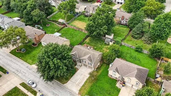 524 NE Topaz DR, Lee's Summit, MO 64086