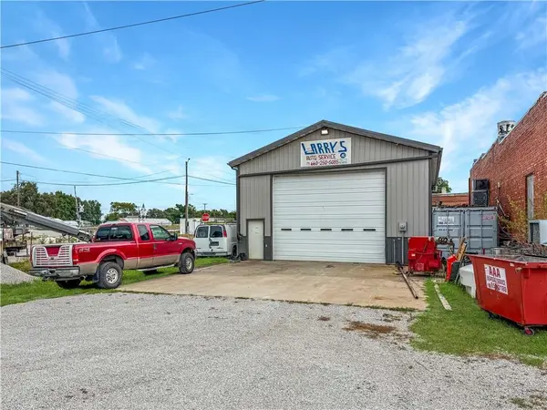 S Pine ST, Norborne, MO 64668