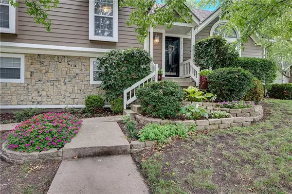 8031 W 149th TER, Overland Park, KS 66223