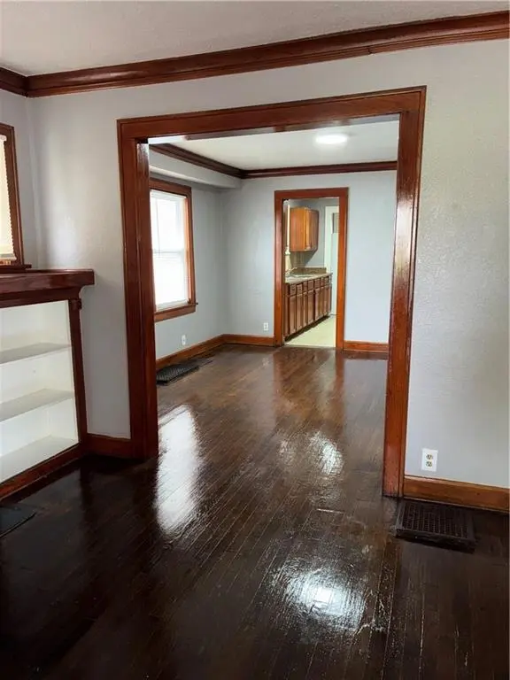 4138 College AVE, Kansas City, MO 64130