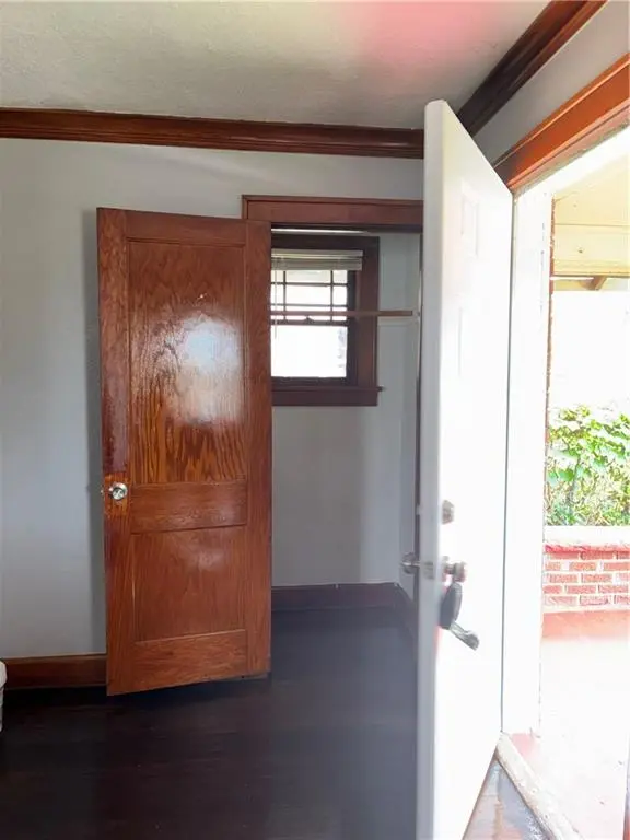 4138 College AVE, Kansas City, MO 64130