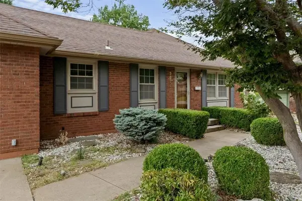 3826 S Summit Ridge DR, Independence, MO 64055