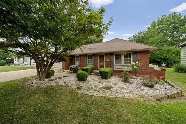 3826 S Summit Ridge DR, Independence, MO 64055