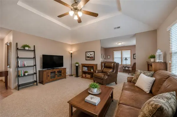 3916 Stetson DR, Lawrence, KS 66049