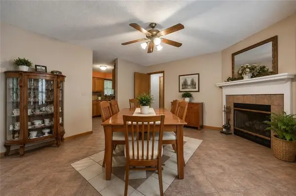 3916 Stetson DR, Lawrence, KS 66049