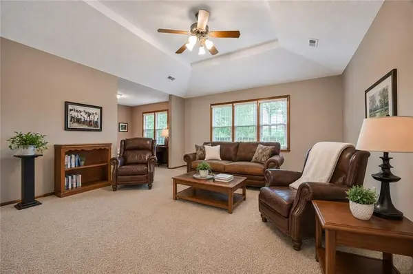 3916 Stetson DR, Lawrence, KS 66049