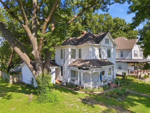 413-415 S Orchard ST, Clinton, MO 64735