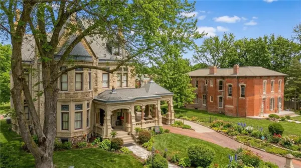 809-819 Hall ST, St Joseph, MO 64501