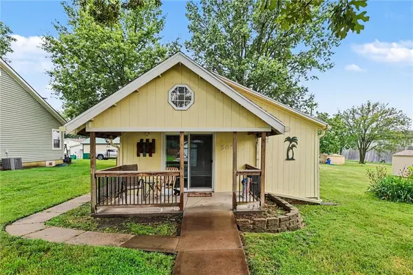 505 W Shawnee ST, Paola, KS 66071