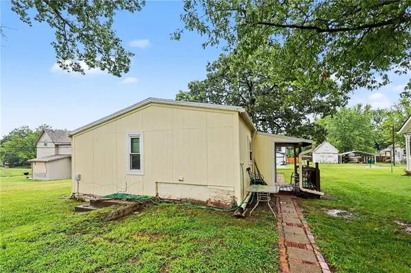 505 W Shawnee ST, Paola, KS 66071