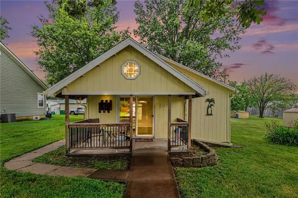 505 W Shawnee ST, Paola, KS 66071