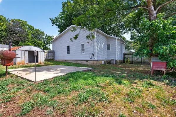 528 W Ashland ST, Nevada, MO 64772