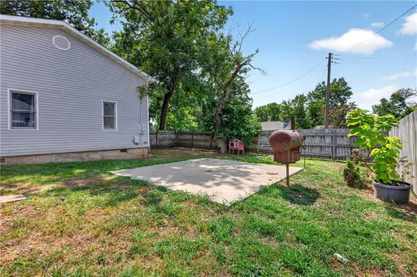 528 W Ashland ST, Nevada, MO 64772