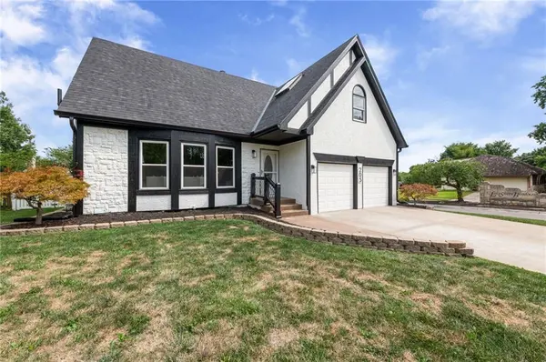 205 Johnston Pkwy, Raymore, MO 64083
