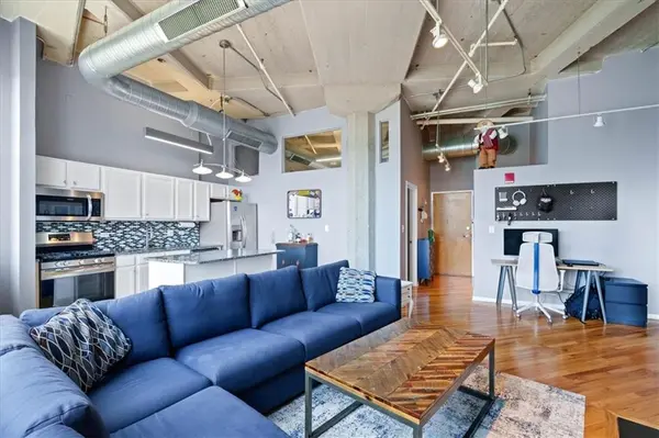 2107 Grand BLVD #909, Kansas City, MO 64108