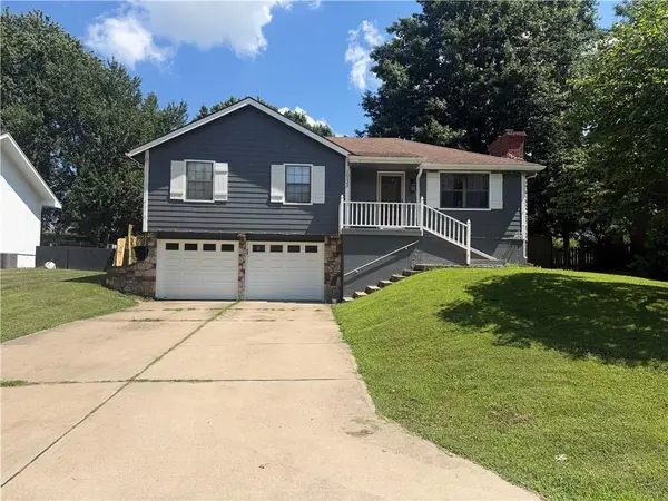 1933 NE Peters DR, Lee's Summit, MO 64063