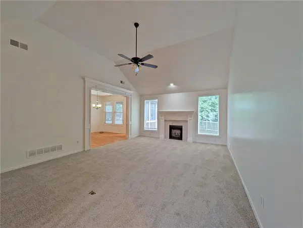 1645 SE Dalton DR, Lee's Summit, MO 64081