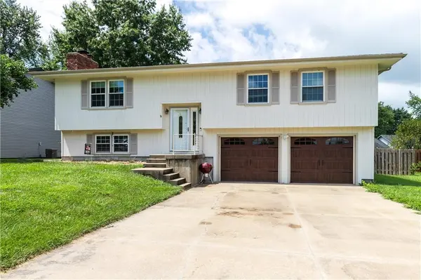 1178 S Delaware DR, Tonganoxie, KS 66086