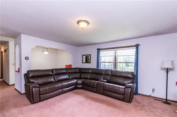 1178 S Delaware DR, Tonganoxie, KS 66086