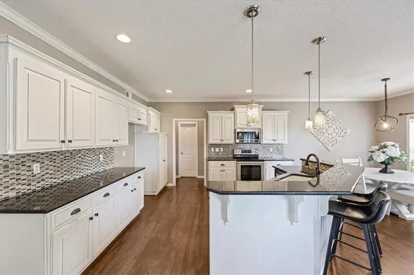 2359 SW Eagle View DR, Lee's Summit, MO 64082