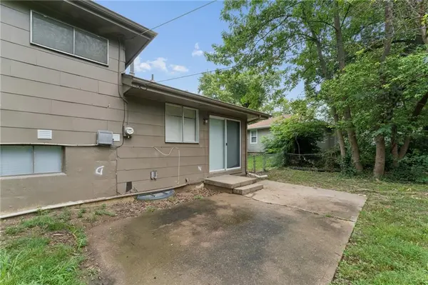 5901 Fairlane DR, Kansas City, MO 64134