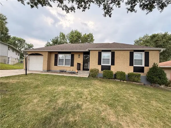 8812 N OAK Trafficway, Kansas City, MO 64155