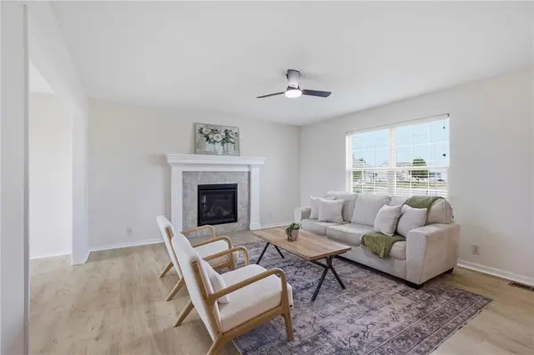 301 NE 192nd TER, Smithville, MO 64089