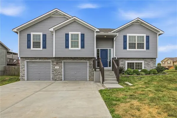 301 NE 192nd TER, Smithville, MO 64089