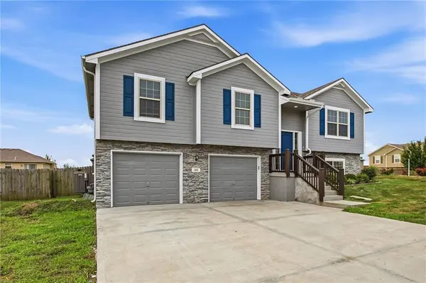301 NE 192nd TER, Smithville, MO 64089
