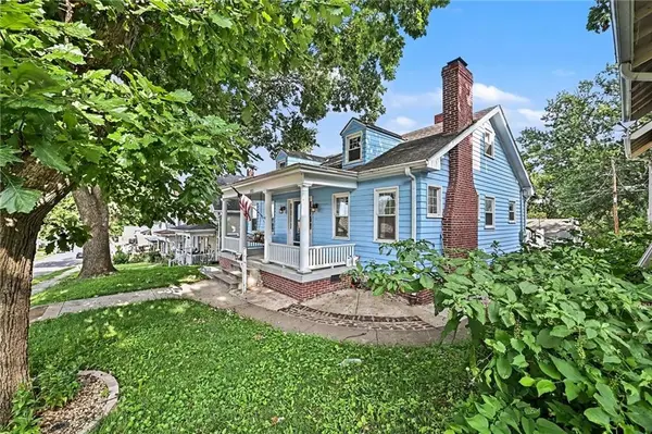 2823 Charles ST, St Joseph, MO 64501