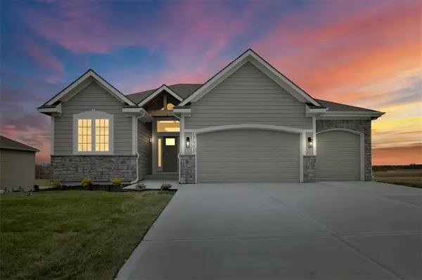 17507 Grey Hawke RDG, Smithville, MO 64089