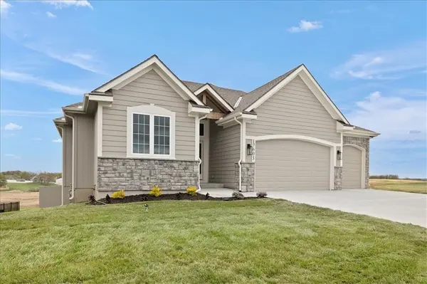 17507 Grey Hawke RDG, Smithville, MO 64089