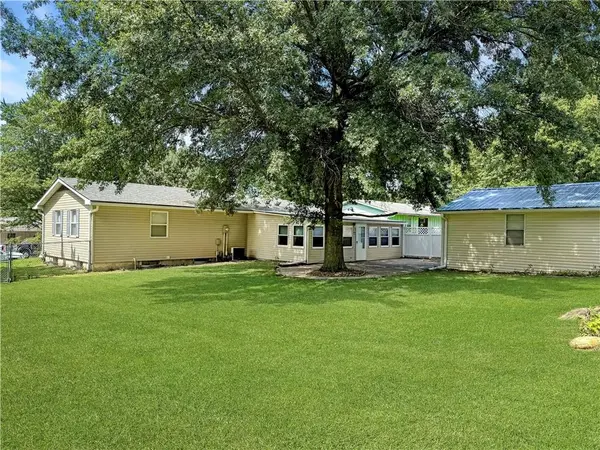 2101 Willow ST, Higginsville, MO 64037