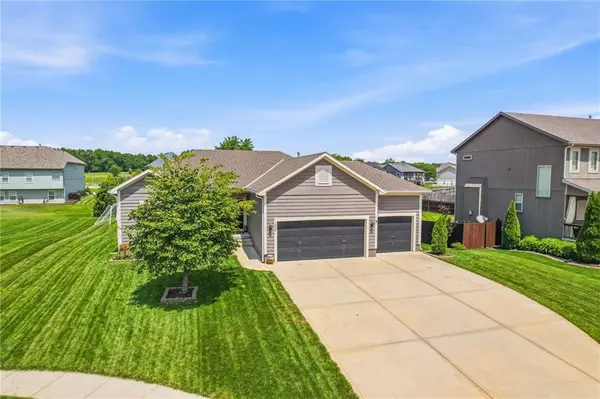 1904 Red Bud CT, Raymore, MO 64083