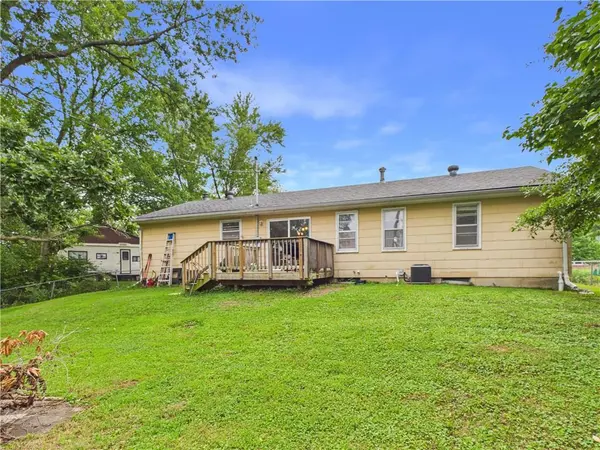 614 Hillcrest DR, Knob Noster, MO 65336
