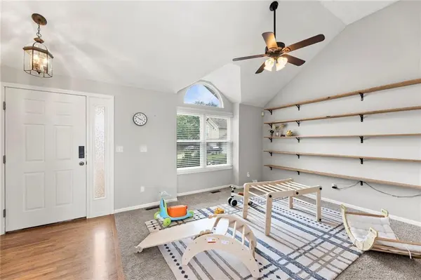 4401 SW Hillside DR, Lee's Summit, MO 64082