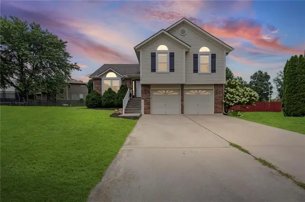 4401 SW Hillside DR, Lee's Summit, MO 64082