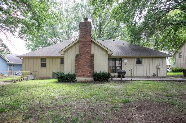 1010 SE 4th TER, Lee's Summit, MO 64063