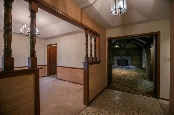 1010 SE 4th TER, Lee's Summit, MO 64063