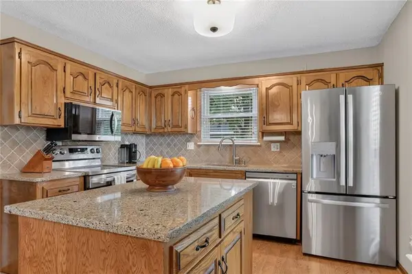 6033 Alden ST, Shawnee, KS 66216