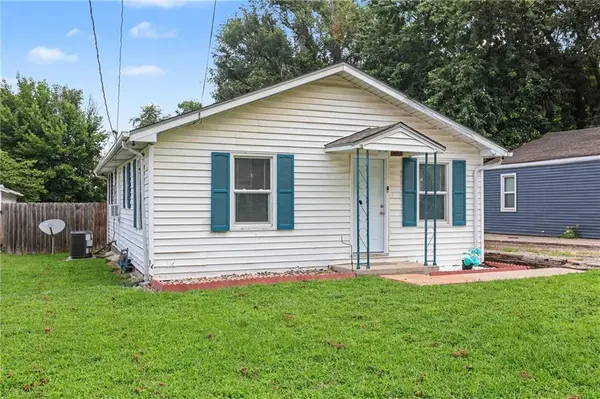307 W Walter LN, St Joseph, MO 64504