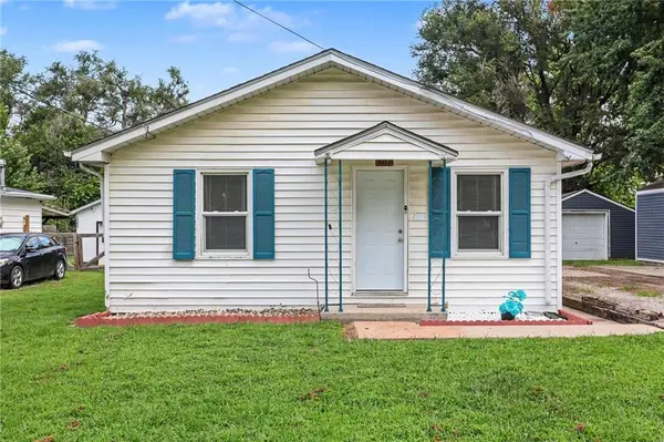 307 W Walter LN, St Joseph, MO 64504
