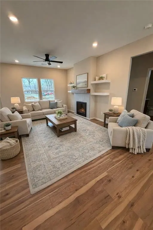 1309 NE White Oaks LN, Oak Grove, MO 64075