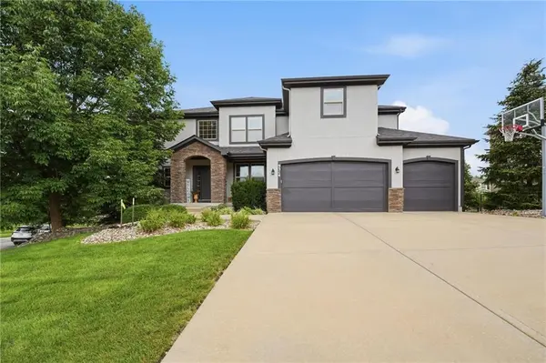 9314 W 163RD TER, Overland Park, KS 66085
